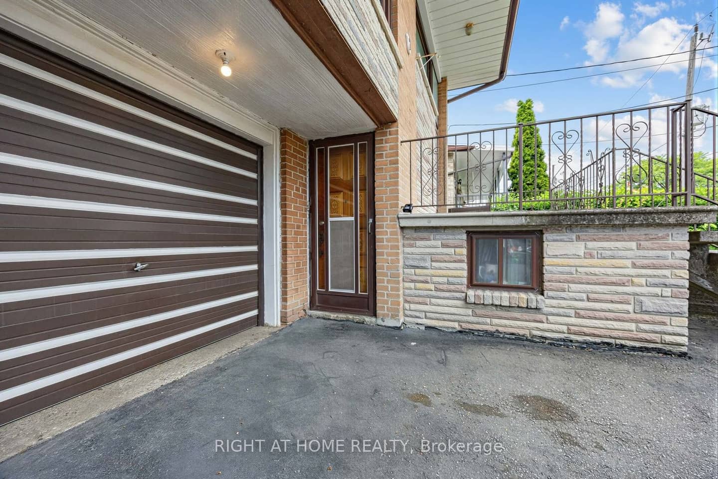 7 Daystrom Drive, Toronto, ON M9M 2A8