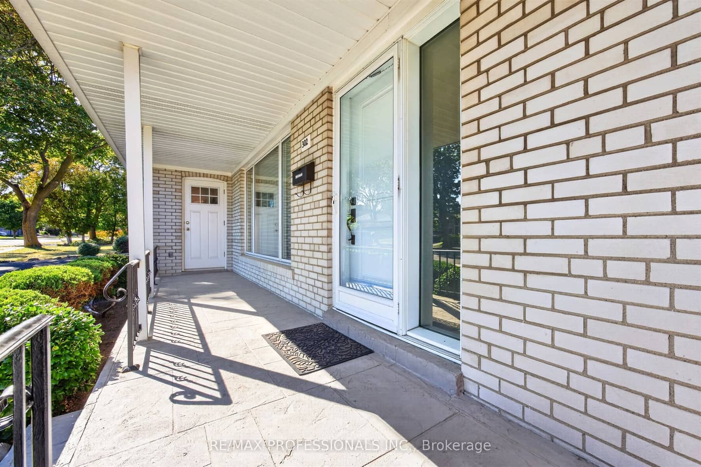 302 La Rose Avenue, Toronto, ON M9P 1B9