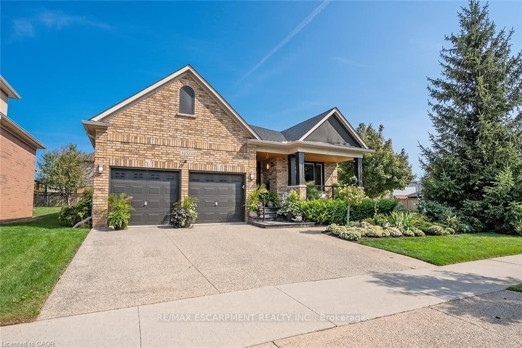 4252 Sarazen Drive, Burlington, ON L7M 4Z2