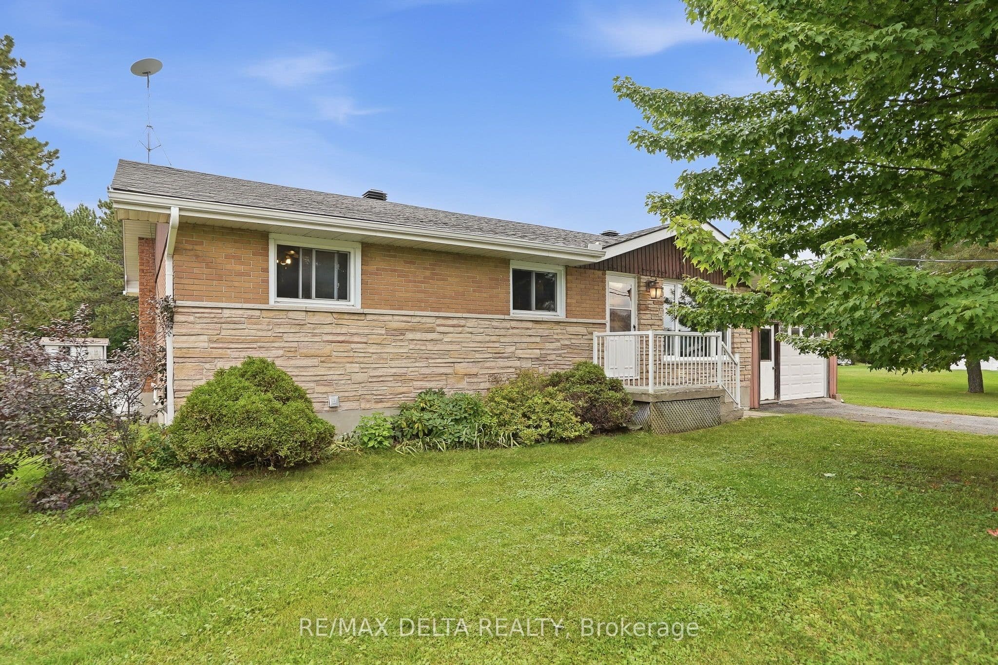 836 Cartier Street, Alfred and Plantagenet, ON K0B 1C0