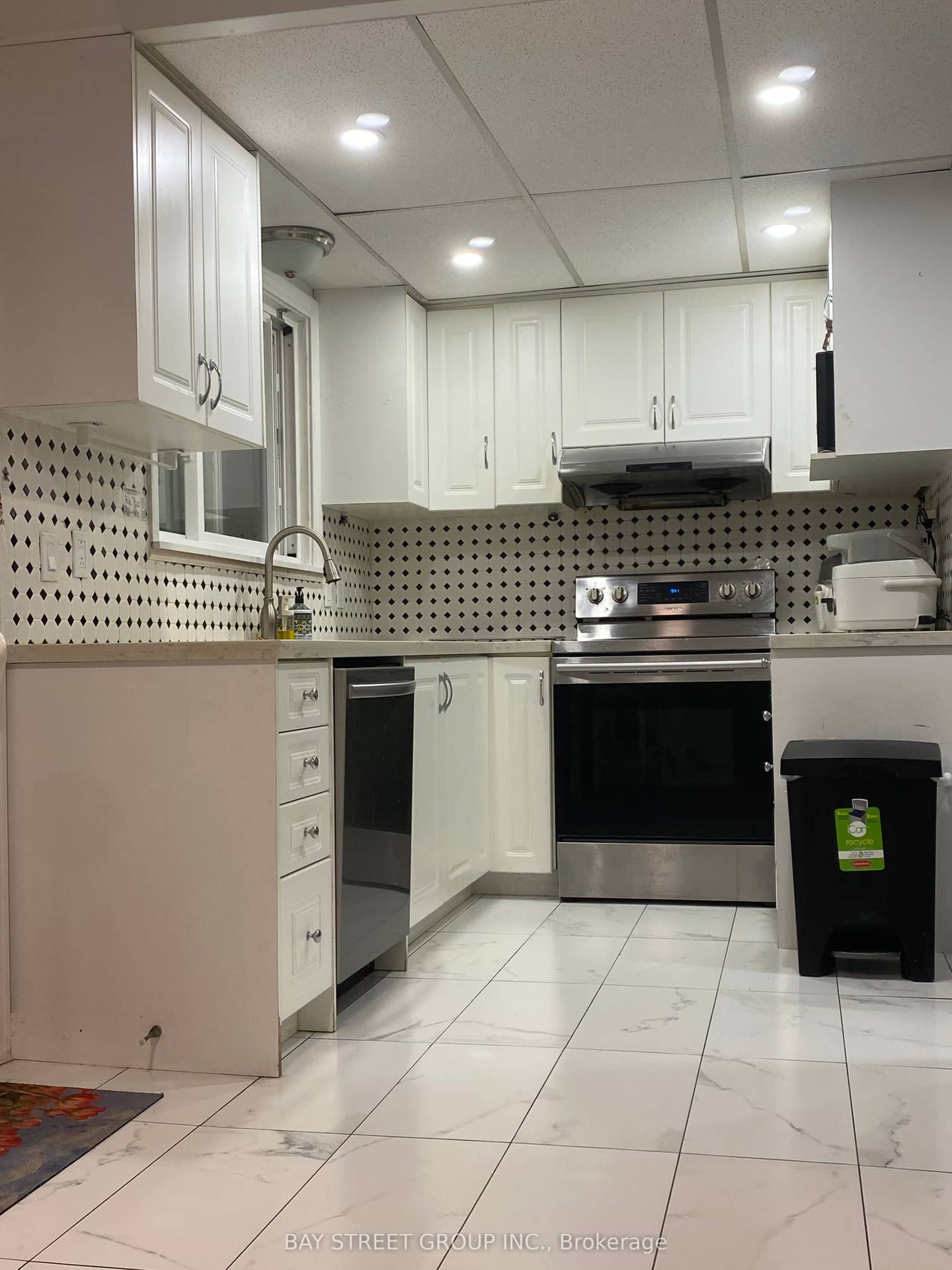 3412 Ellengale Drive, Mississauga, ON L5C 1Z4
