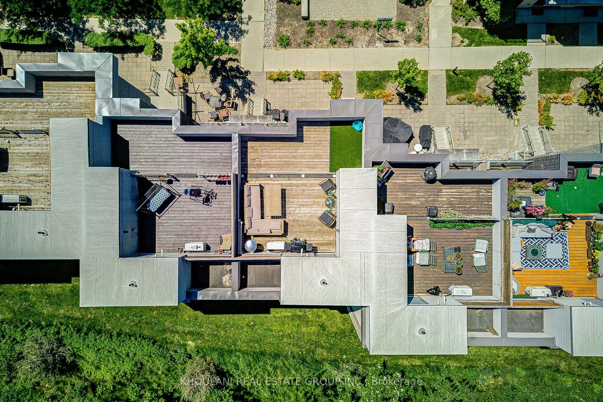 11 Applewood Lane 240, Toronto, ON M9C 0C1