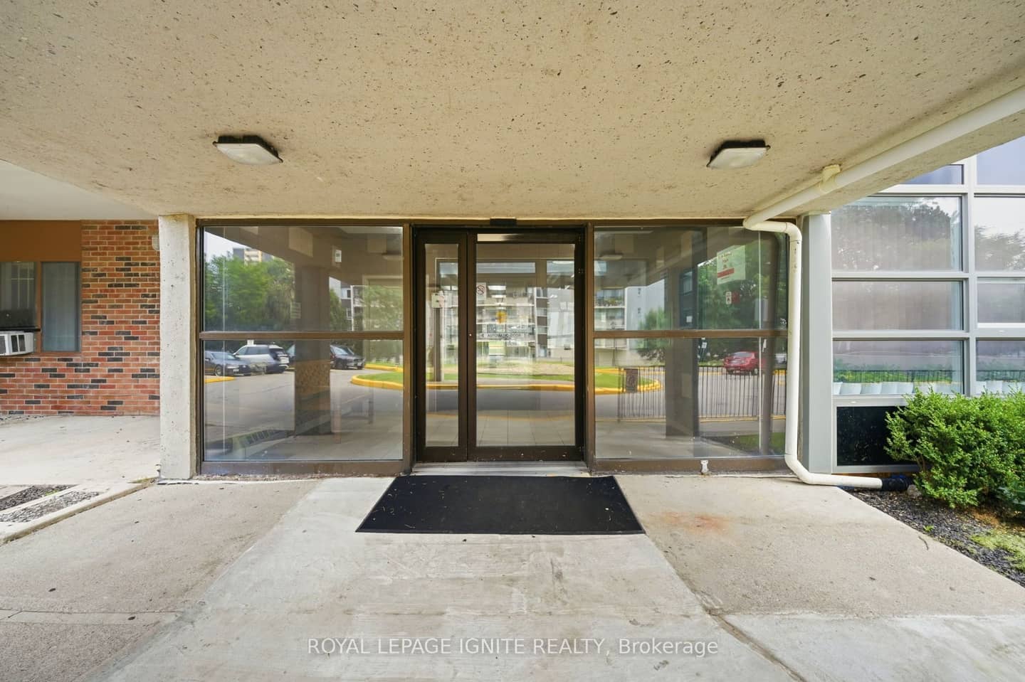 3380 Eglinton Avenue 903, Toronto, ON M1J 3L6