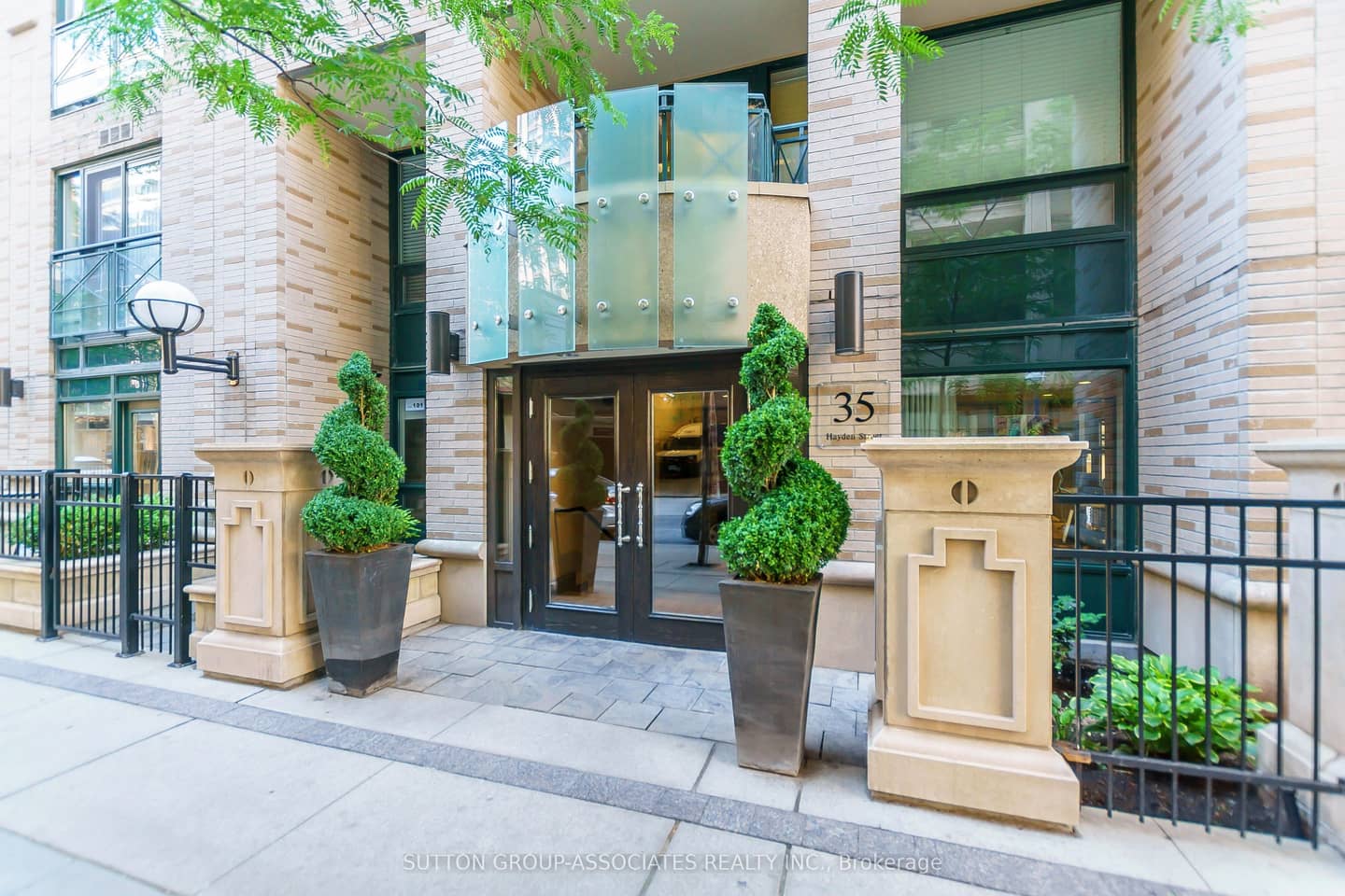35 Hayden Street 1110, Toronto, ON M4Y 3C3