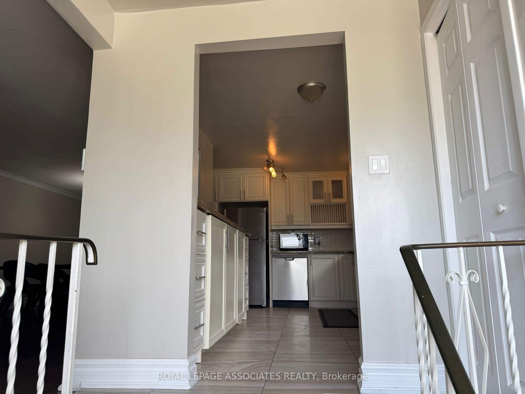 50 Blossom Crescent Main, Toronto, ON M3N 2B2