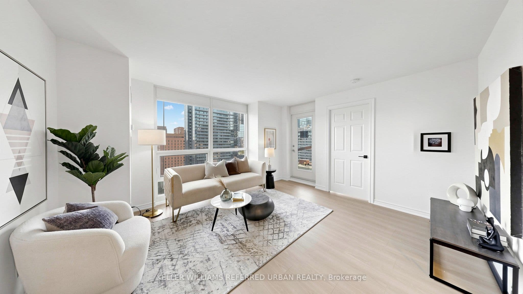 761 Bay Street 2205, Toronto, ON M5G 2R2