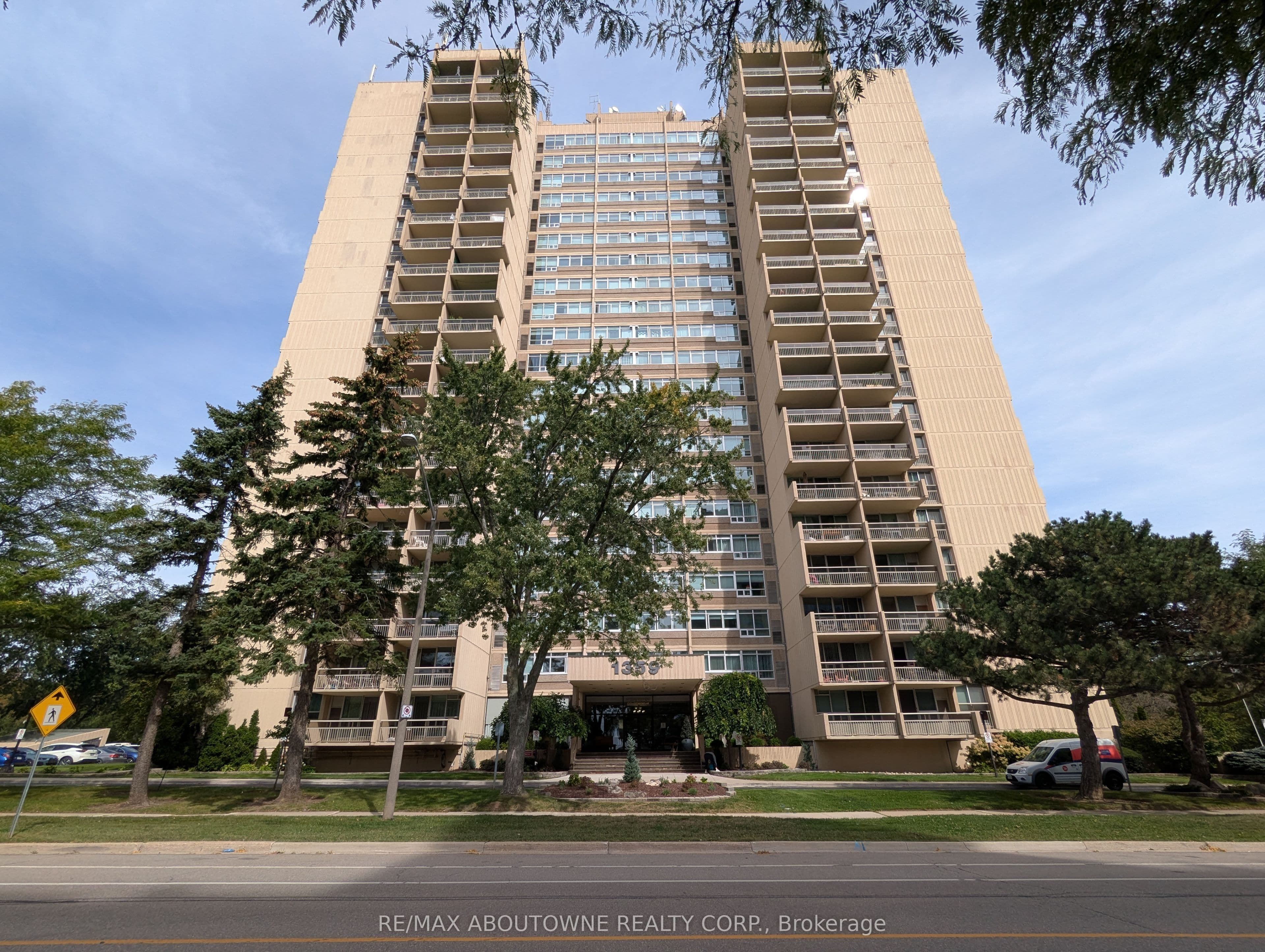 1359 White Oaks Boulevard 306, Oakville, ON L6H 2R8