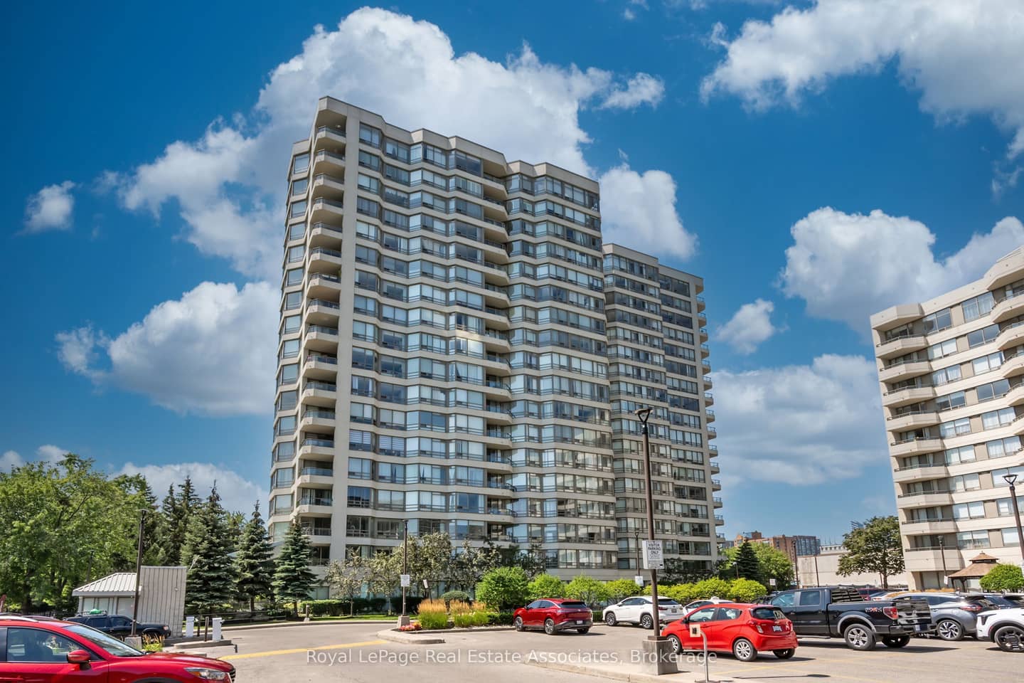 75 King Street E 1611, Mississauga, ON L5A 4G5