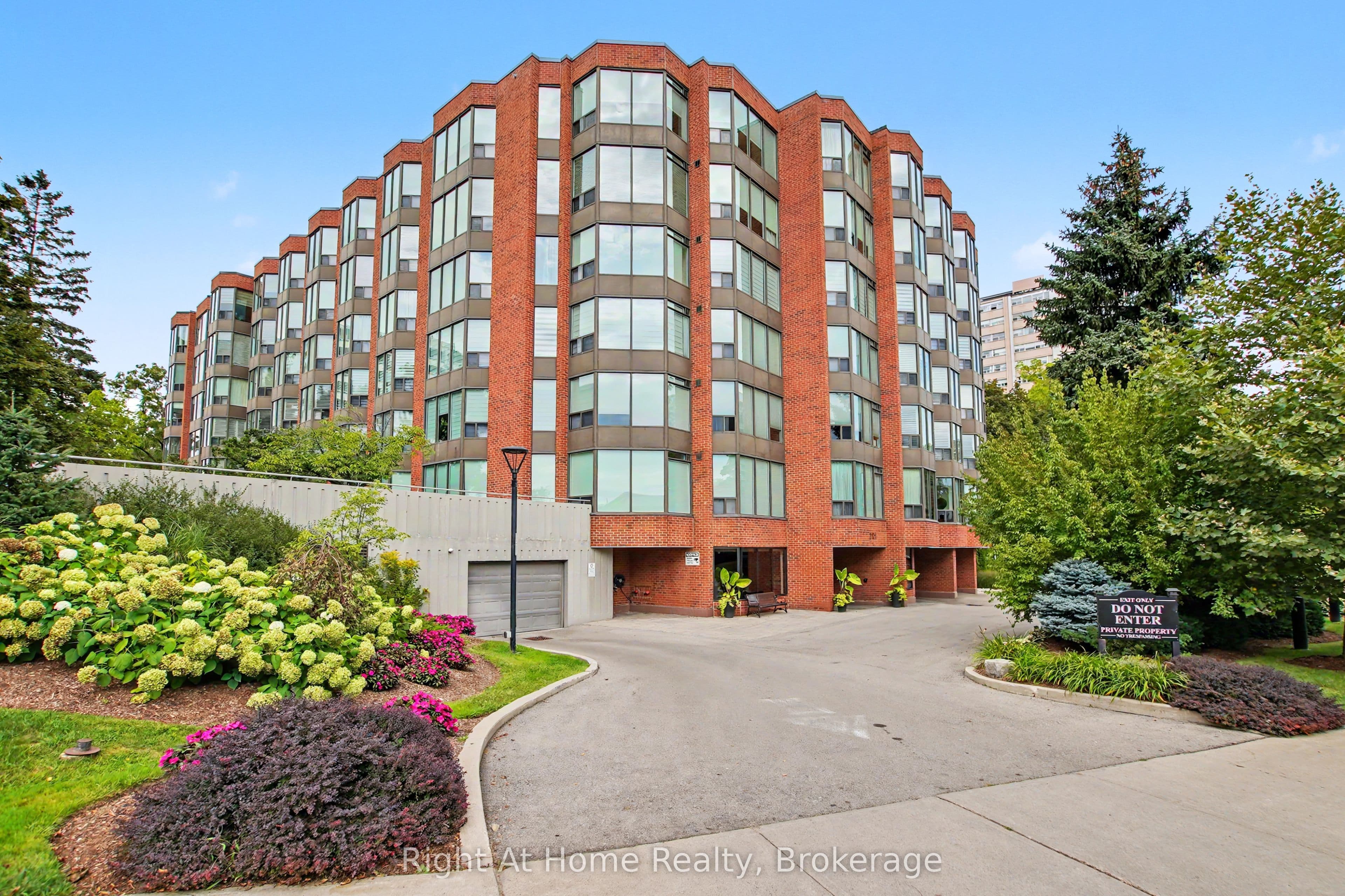 2121 Lakeshore Road 603, Burlington, ON L7R 1C9
