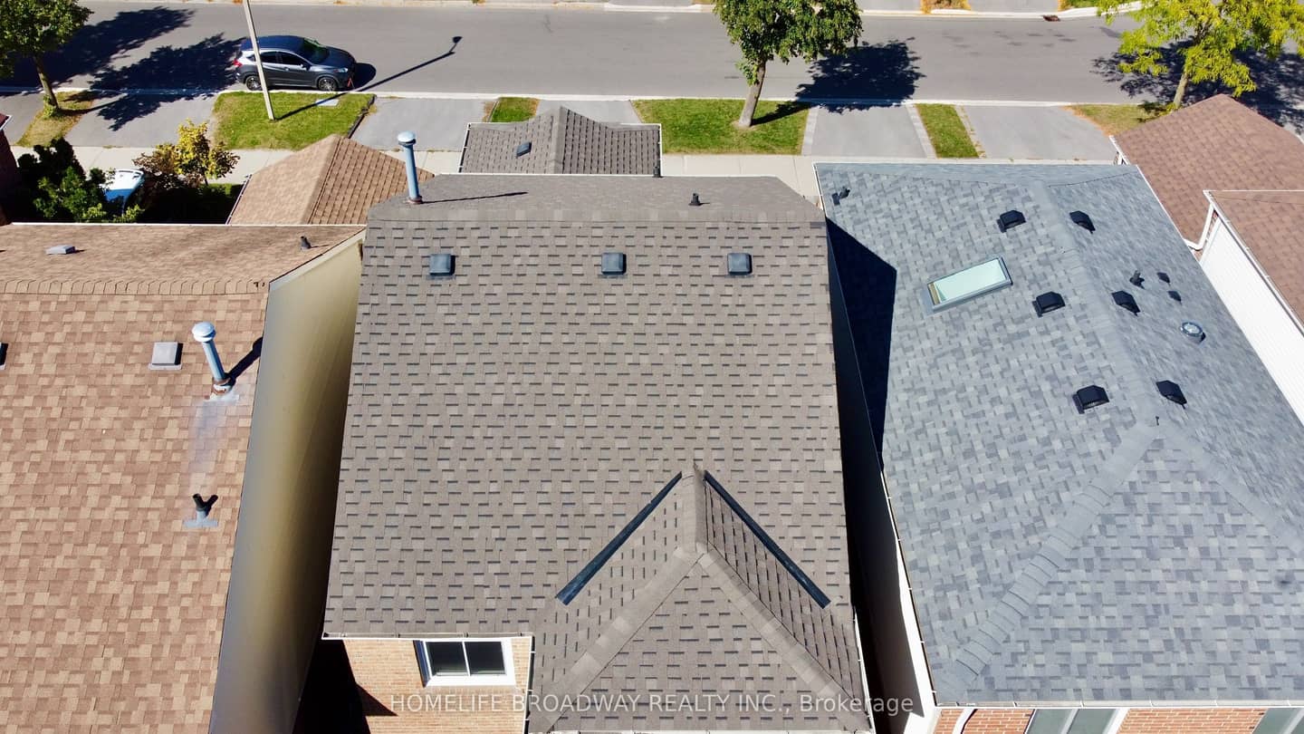 51 Jonathan Gate, Vaughan, ON L4J 5K4