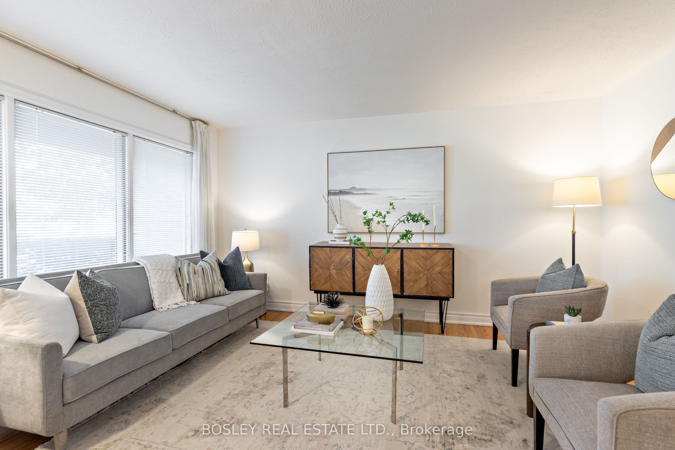 33 Roanoke Road, Toronto, ON M3A 1G1