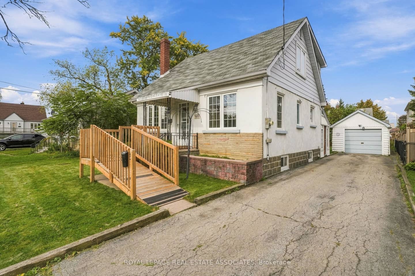 989 Pelham Avenue, Mississauga, ON L5E 1L1