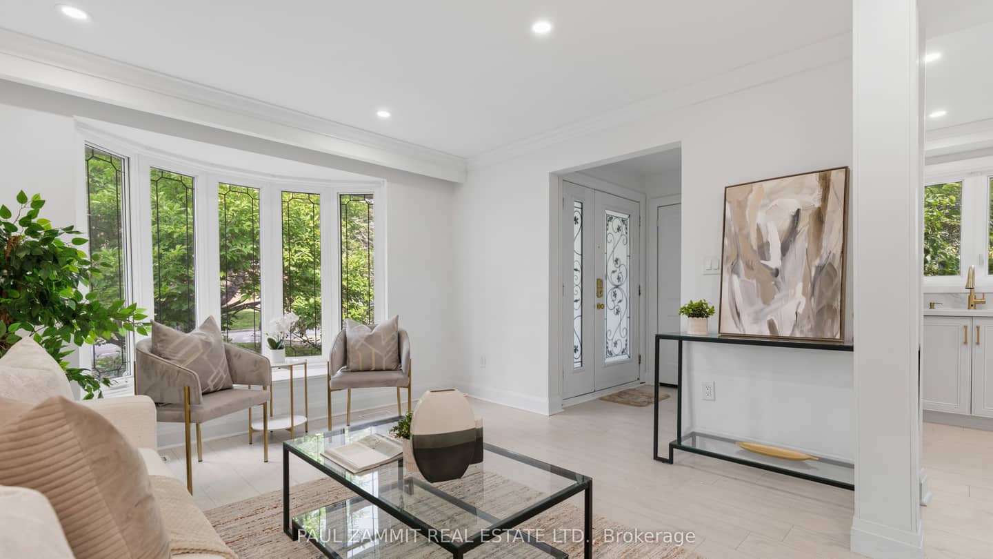 6 King Richard Court, Markham, ON L3P 1M1