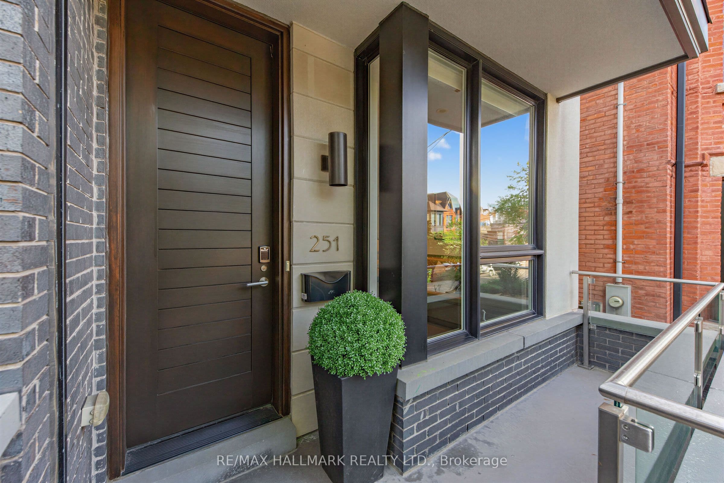 251 Roxton Road, Toronto, ON M6G 3R1