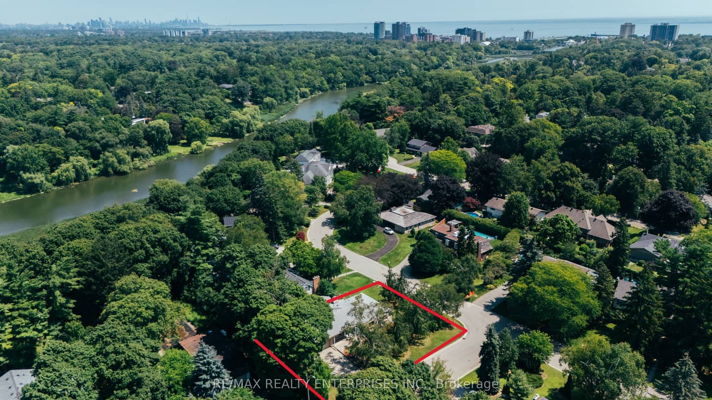 551 Cochise Crescent, Mississauga, ON L5H 1Y3