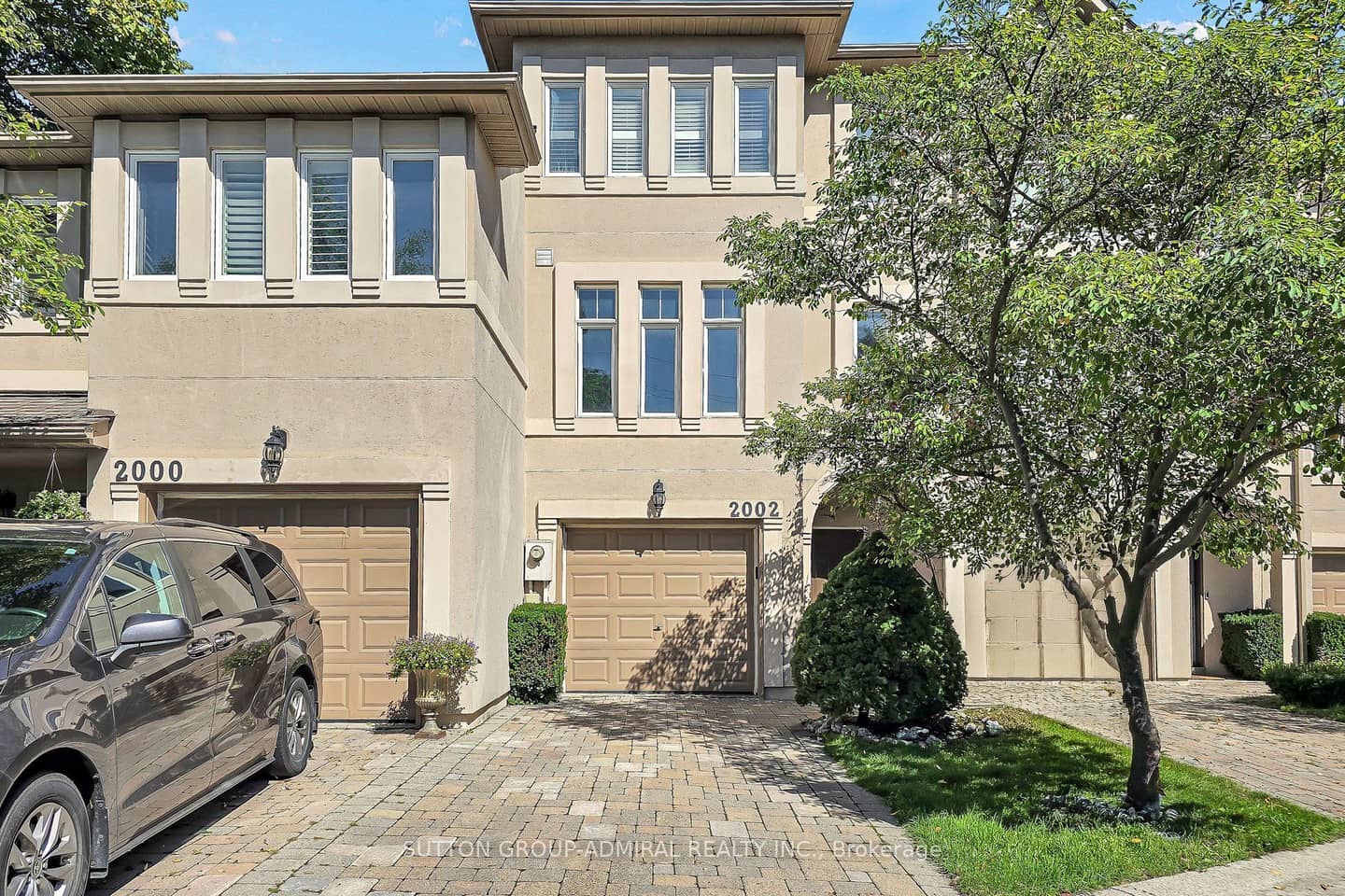 2002 John Street, Markham, ON L3T 1Z1