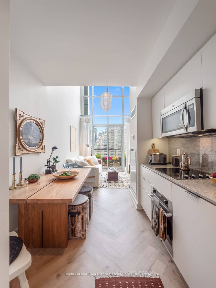 5 Hanna Avenue 729, Toronto, ON M6K 0B3