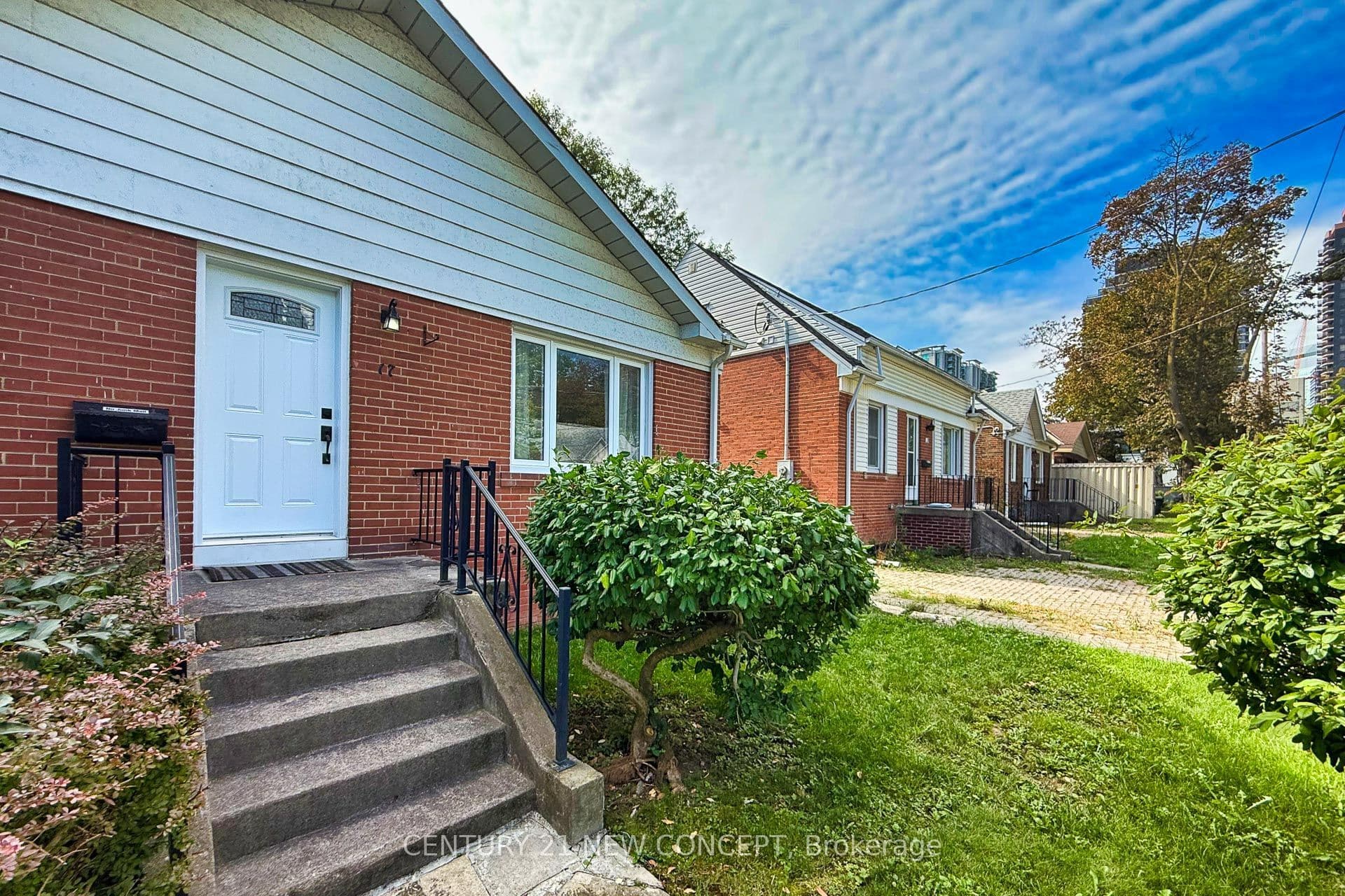 17 Lyndale Drive, Toronto, ON M2N 2X9
