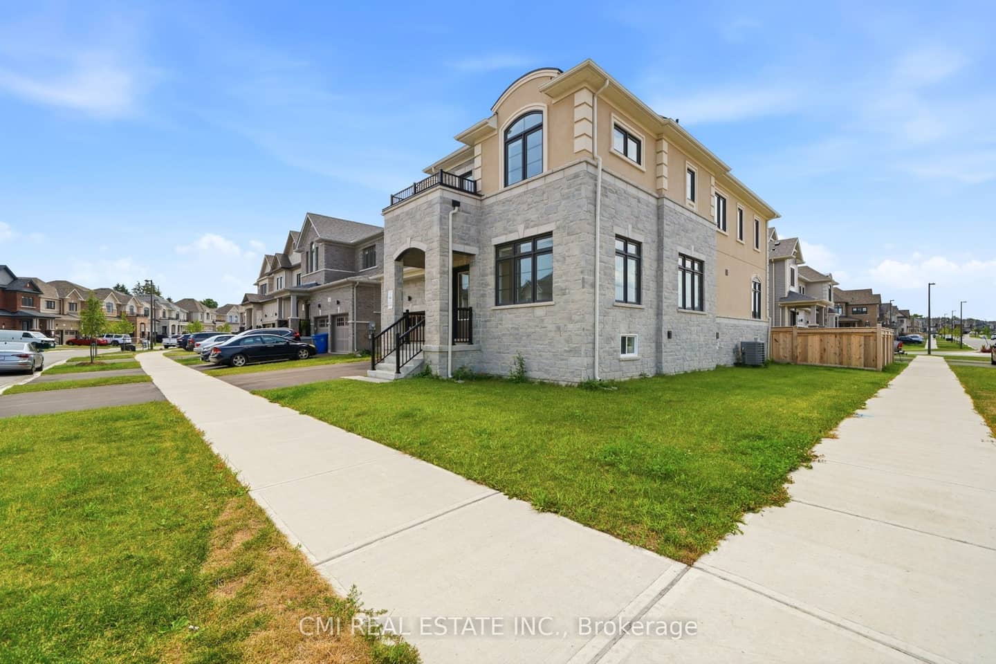 2 George Ellis Drive, Georgina, ON L4P 0S3