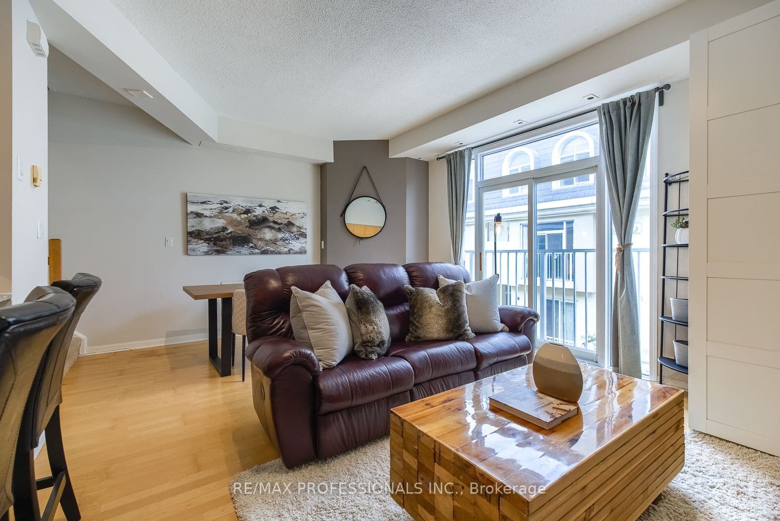 32 Stadium Road 327, Toronto, ON M5V 3P4