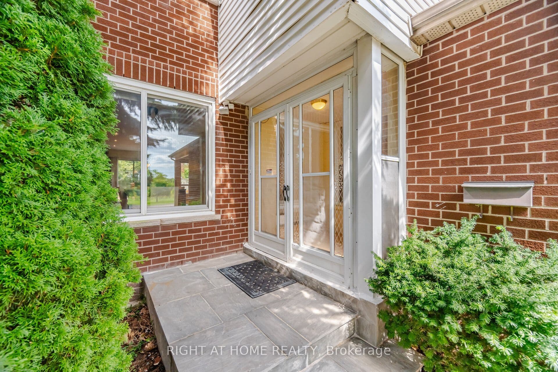 236 Austin Drive, Markham, ON L3R 6N5