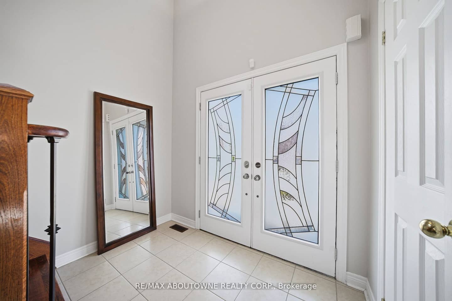 884 Stoutt Crescent, Milton, ON L9T 7R1