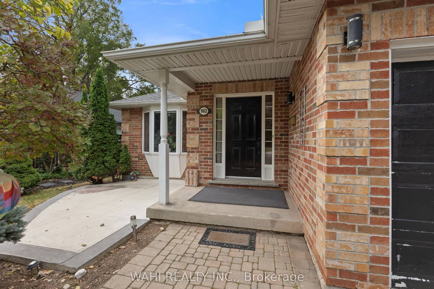 982 Glen View Avenue, Burlington, ON L7T 3Y6