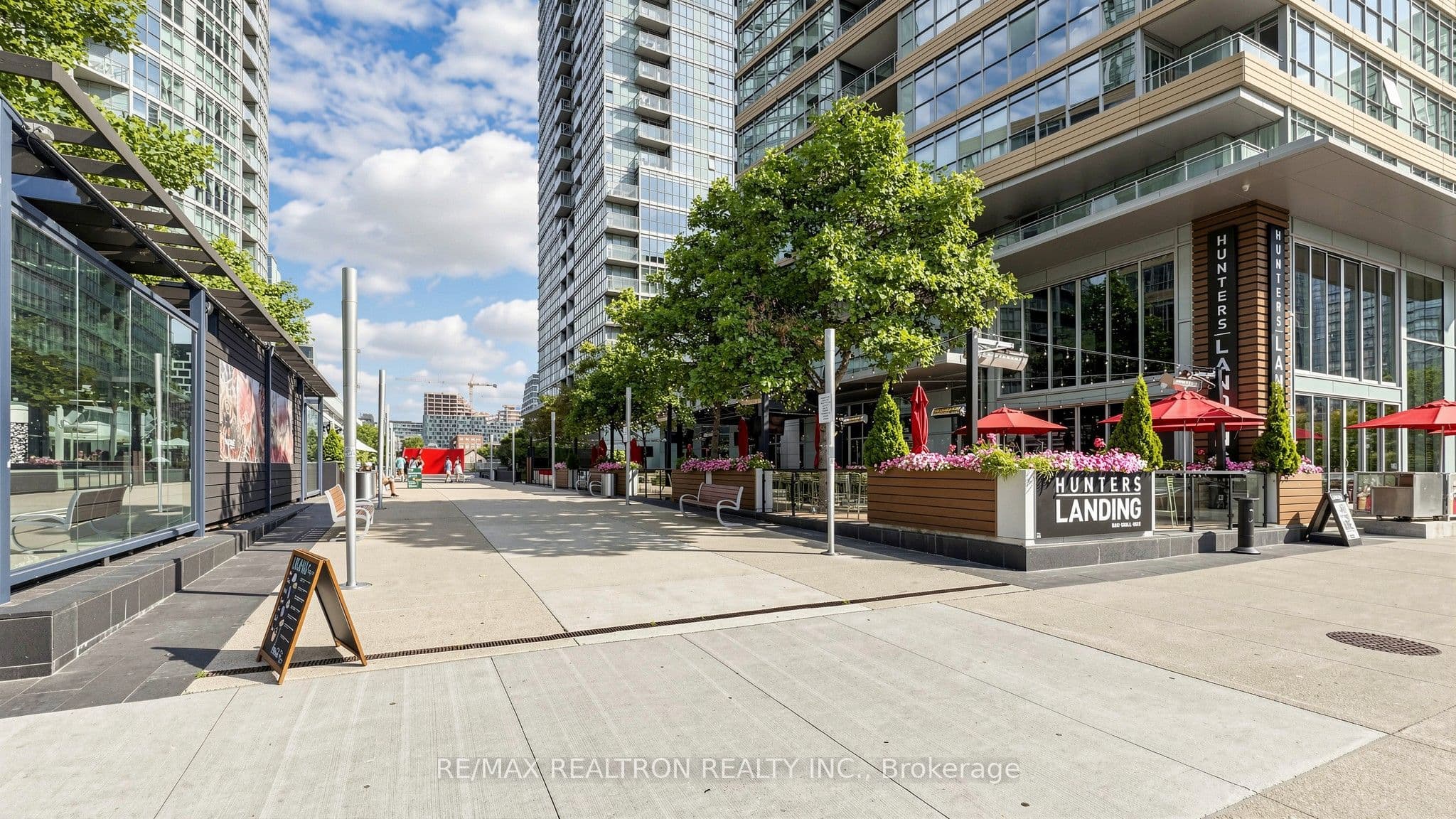 102 Fort York Boulevard, Toronto, ON M5V 3Z3