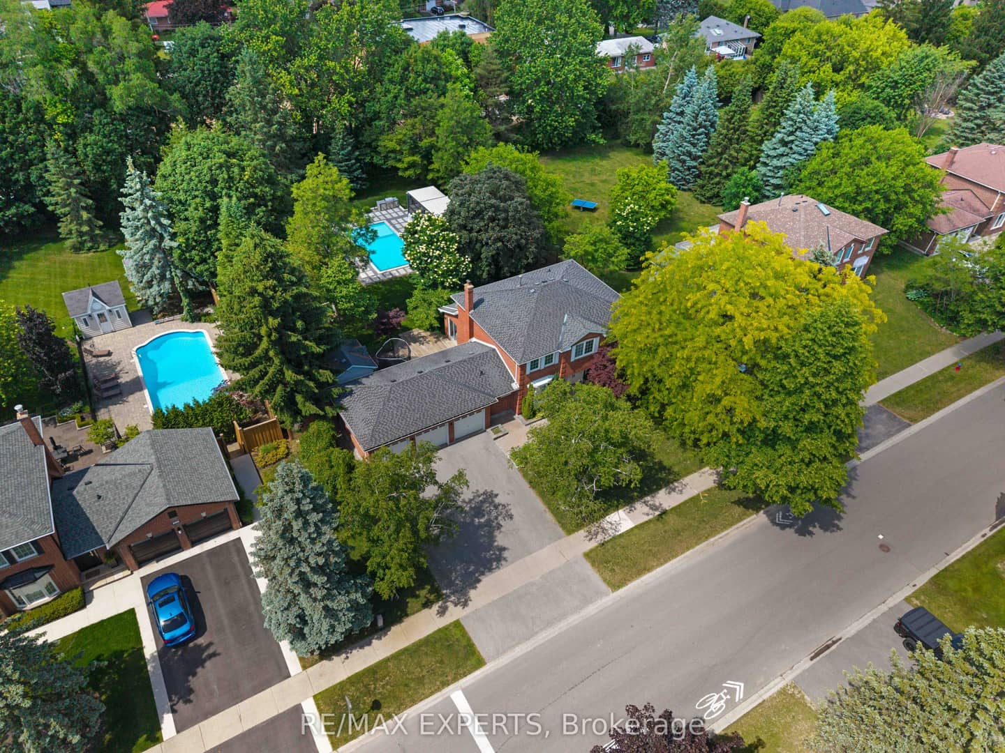 160 Burton Grove, King, ON L7B 1C7