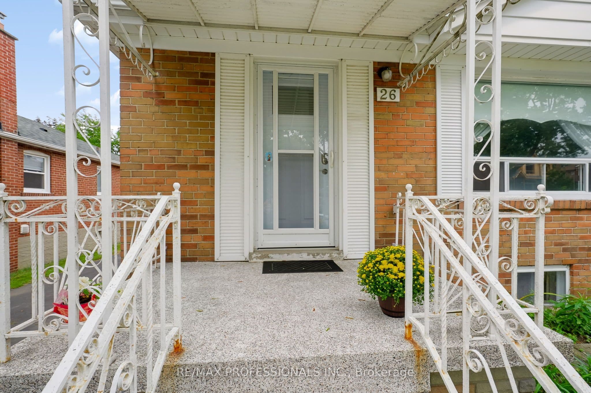 26 Nordin Avenue, Toronto, ON M8Z 2B3