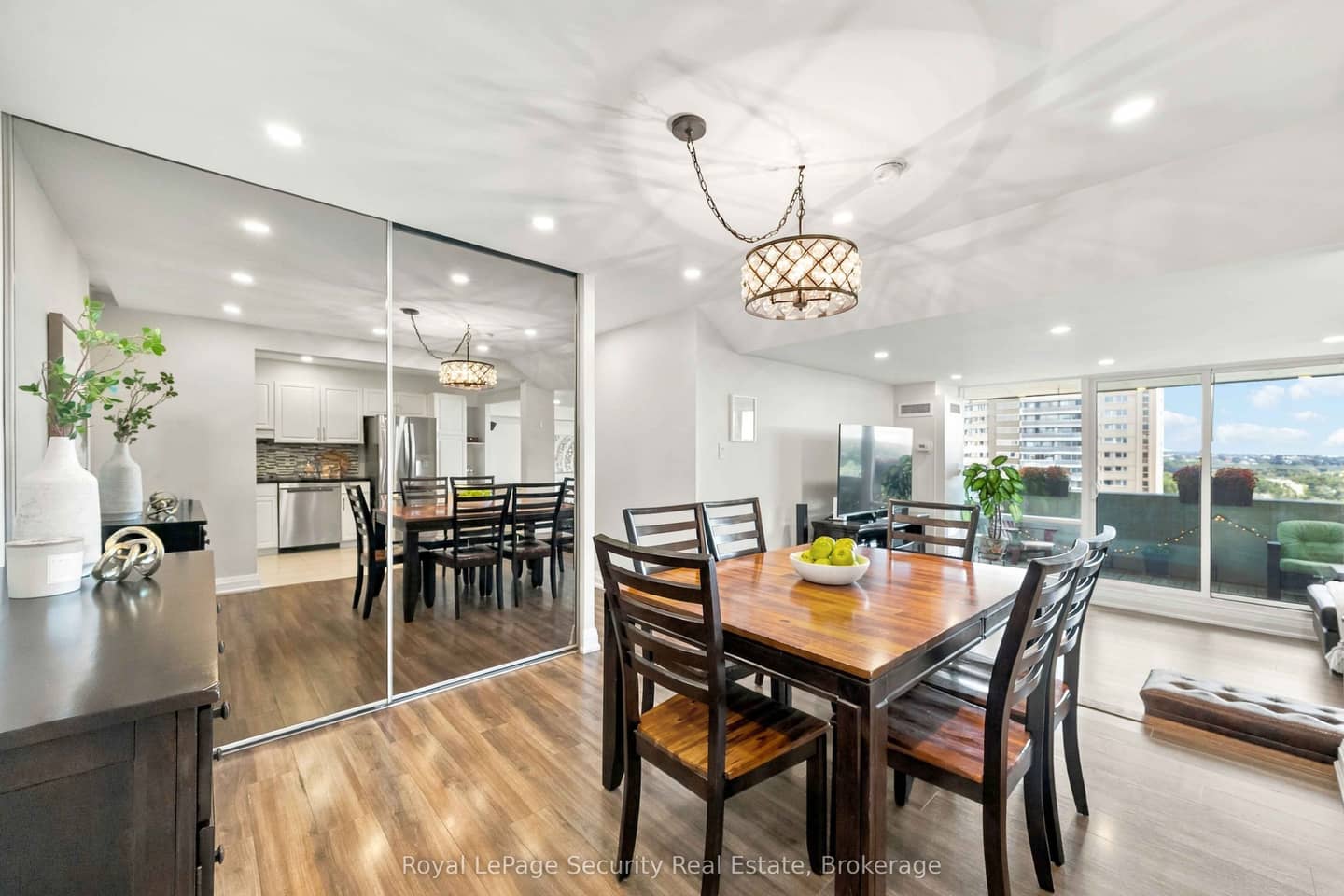 250 Scarlett Road 1504, Toronto, ON M6N 4X5