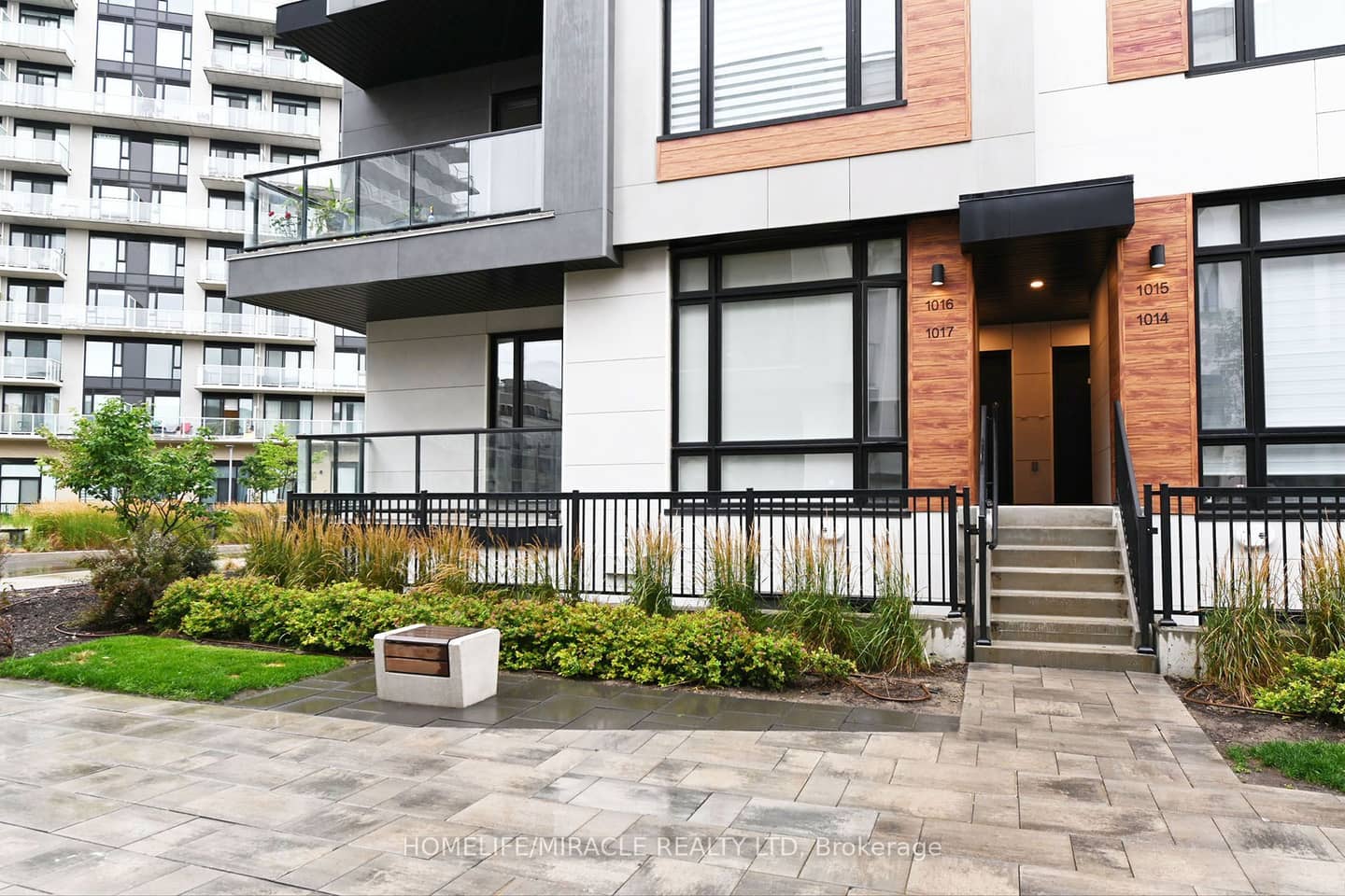 14 David Eyer Road 1017, Richmond Hill, ON L4S 0N5