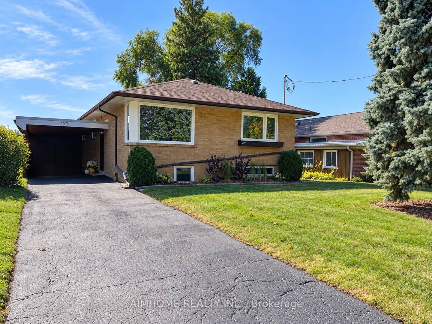 121 Wyndcliff Crescent, Toronto, ON M4A 2J9