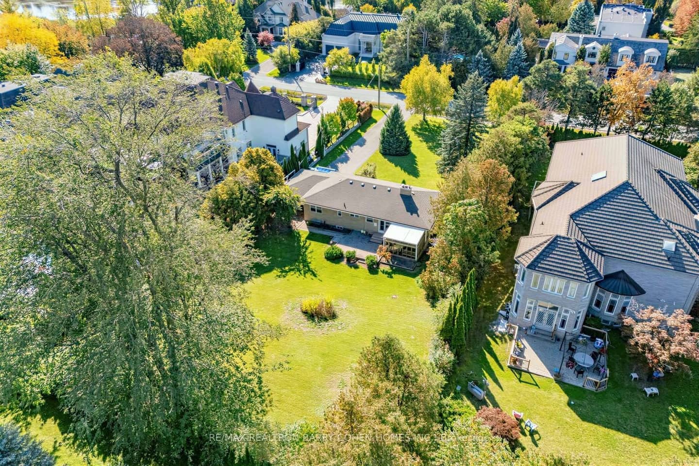 19 Oakbank Road, Vaughan, ON L4J 2B8