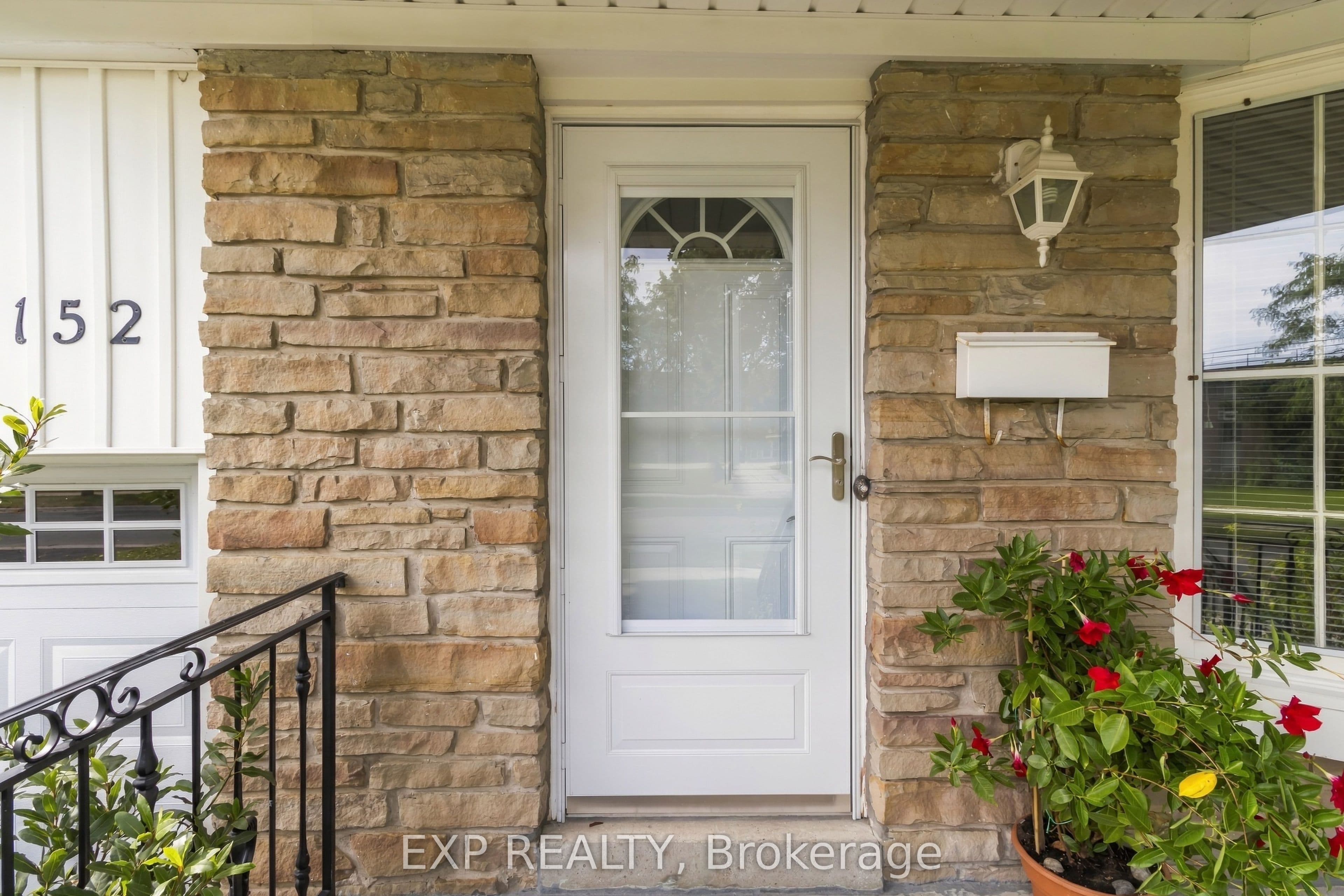 152 Hilda Avenue, Toronto, ON M2M 1V9