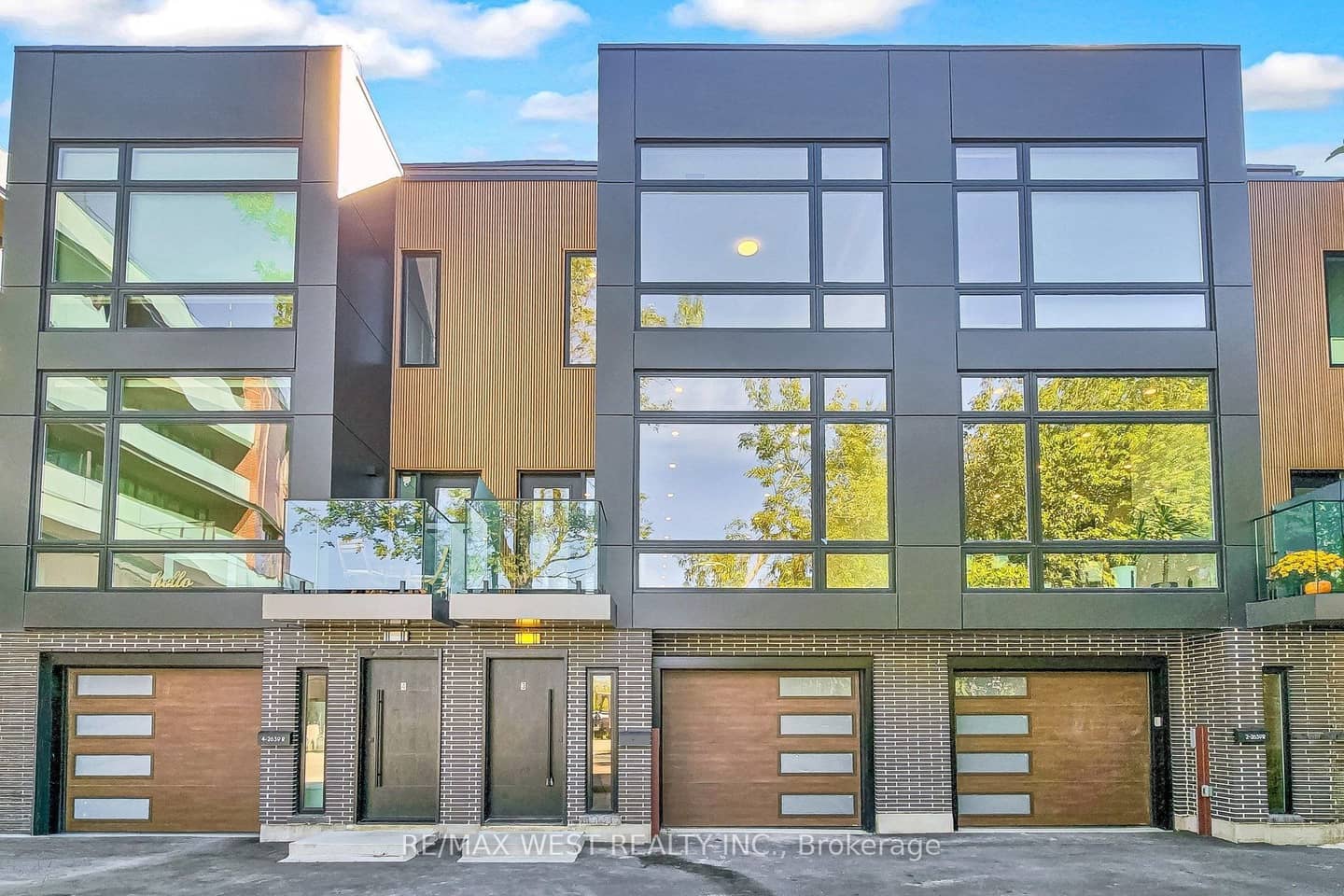 2639R Dundas Street W 3, Toronto, ON M6P 1X9