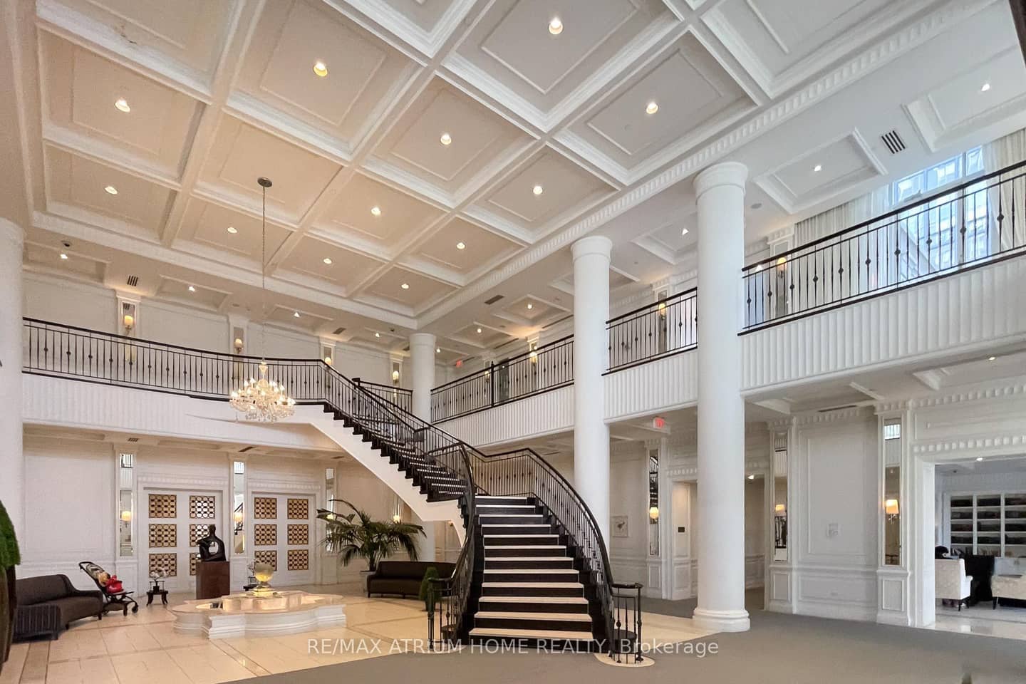 25 Greenview Avenue 2320, Toronto, ON M2M 1R2