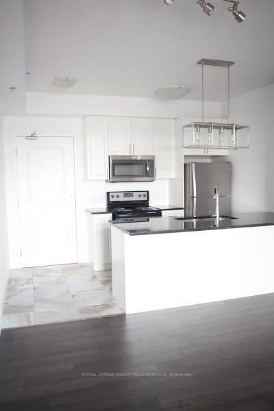 2490 Old Bronte Road 221, Oakville, ON L6M 0Y5