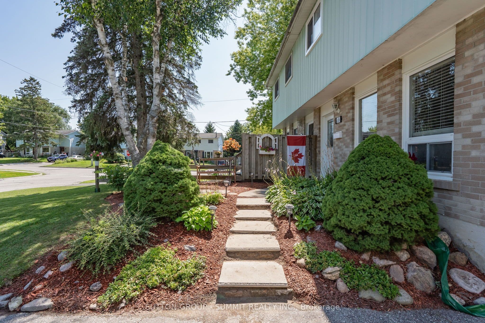 306 OAKWOOD Court, Newmarket, ON L3Y 3C8