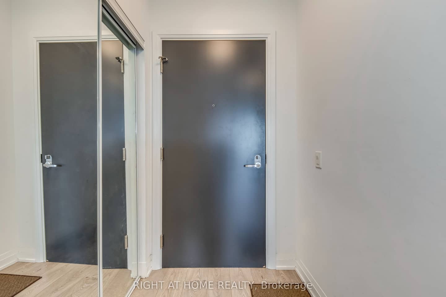 286 Main Street 619, Toronto, ON M4C 0B3
