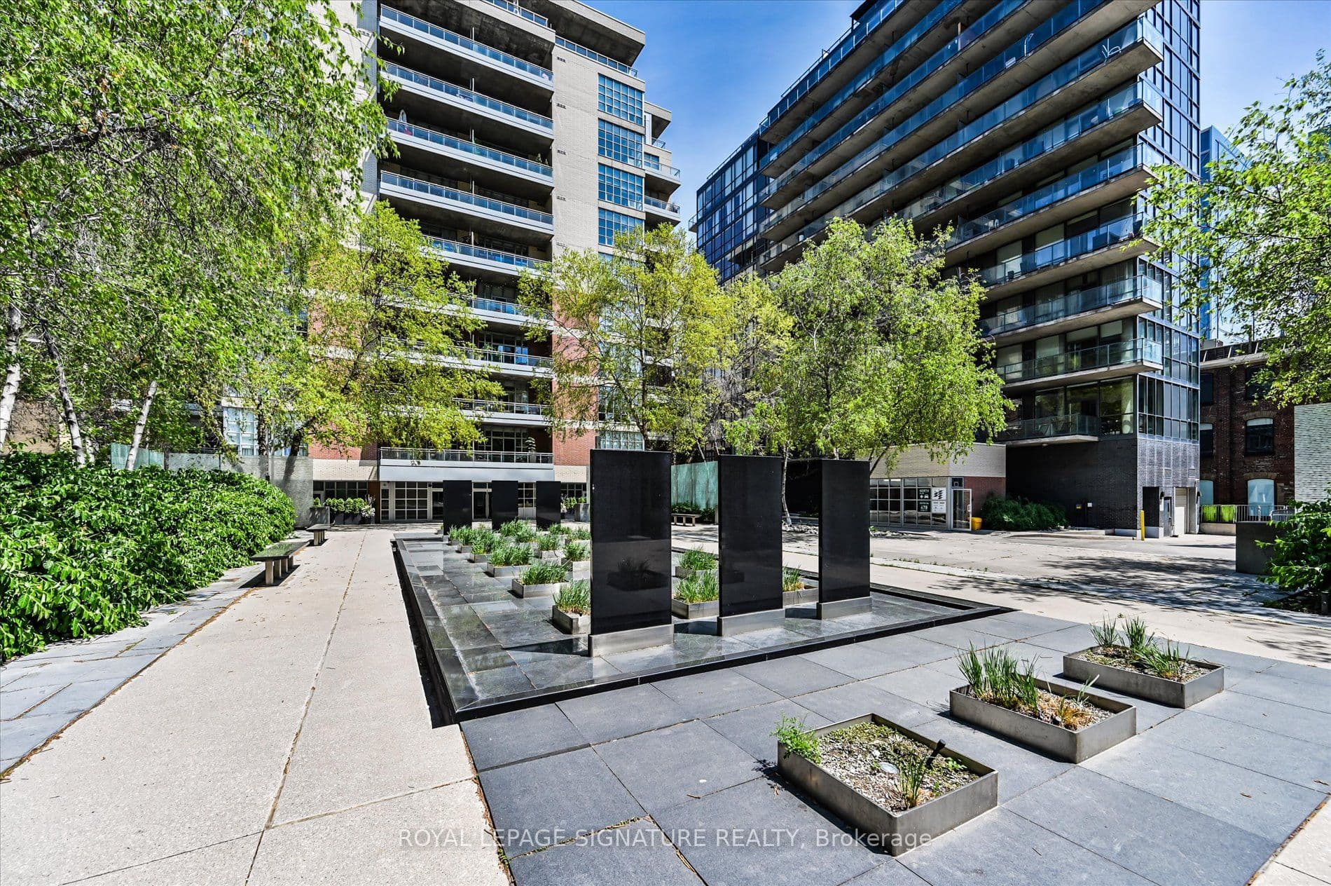 399 Adelaide Street W 420, Toronto, ON M5V 1S4