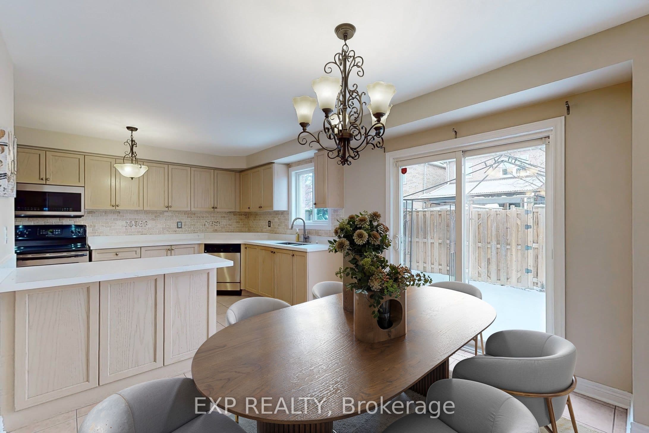 21 Eastview Gate 36, Brampton, ON L6P 1P6