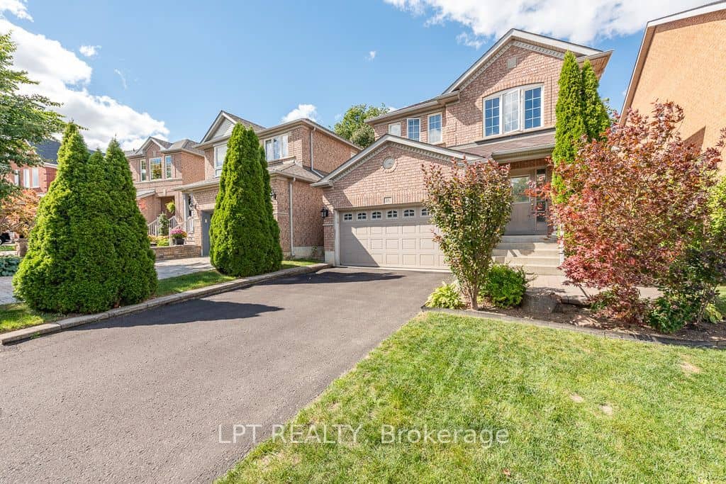 16 OAK GARDENS Court, Brampton, ON L6R 2Y6