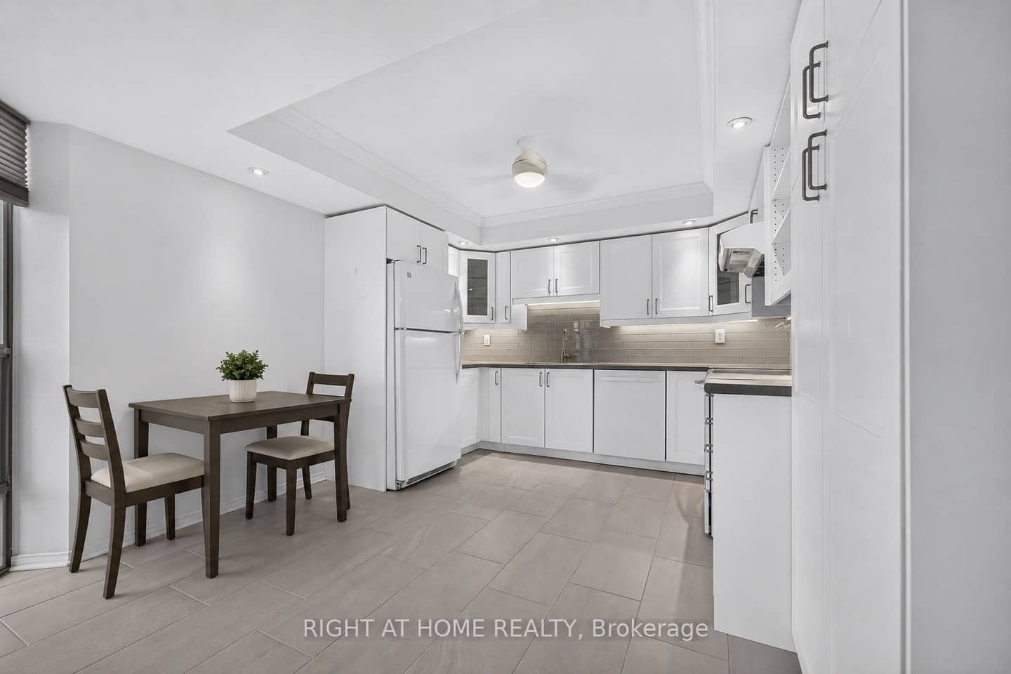 5080 Pinedale Avenue 306, Burlington, ON L7L 5V7