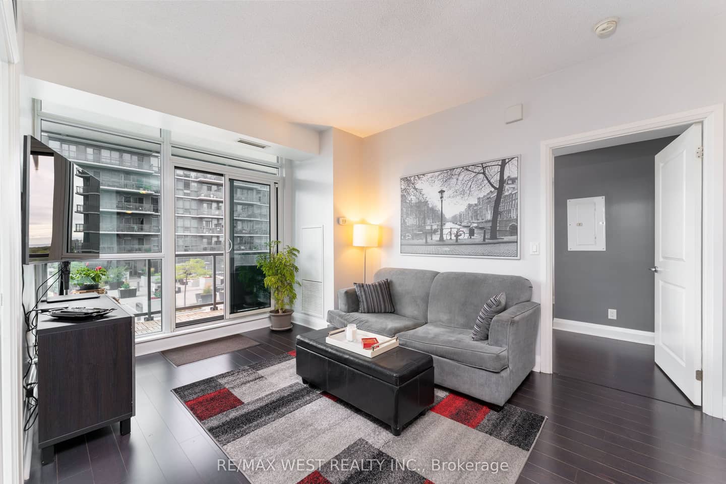 1185 The Queensway 710, Toronto, ON M8Z 1R2