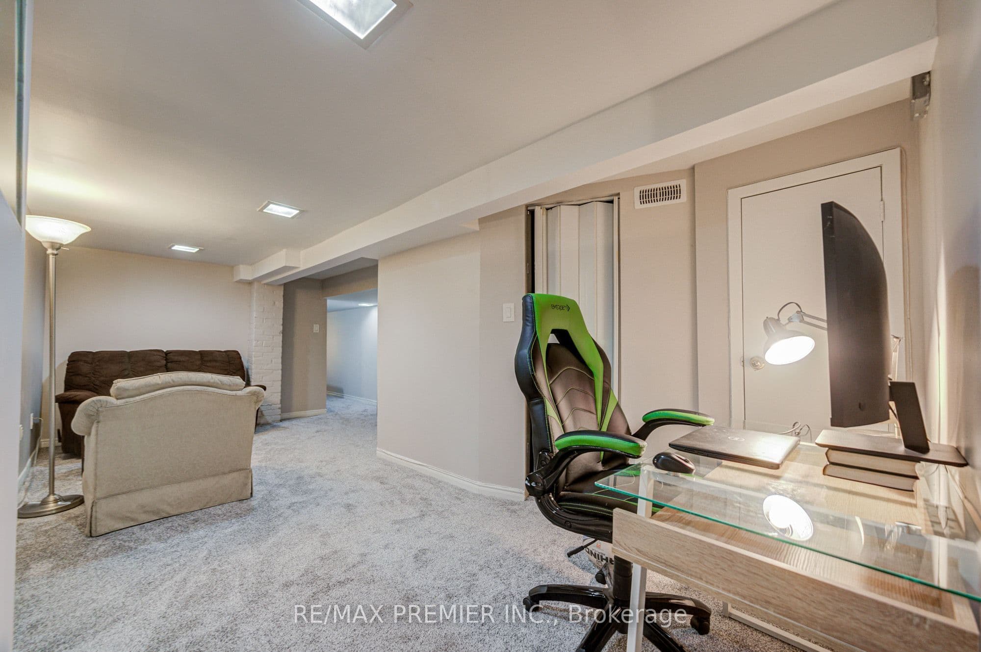 224 Lippincott Street 1, Toronto, ON M5S 2P5