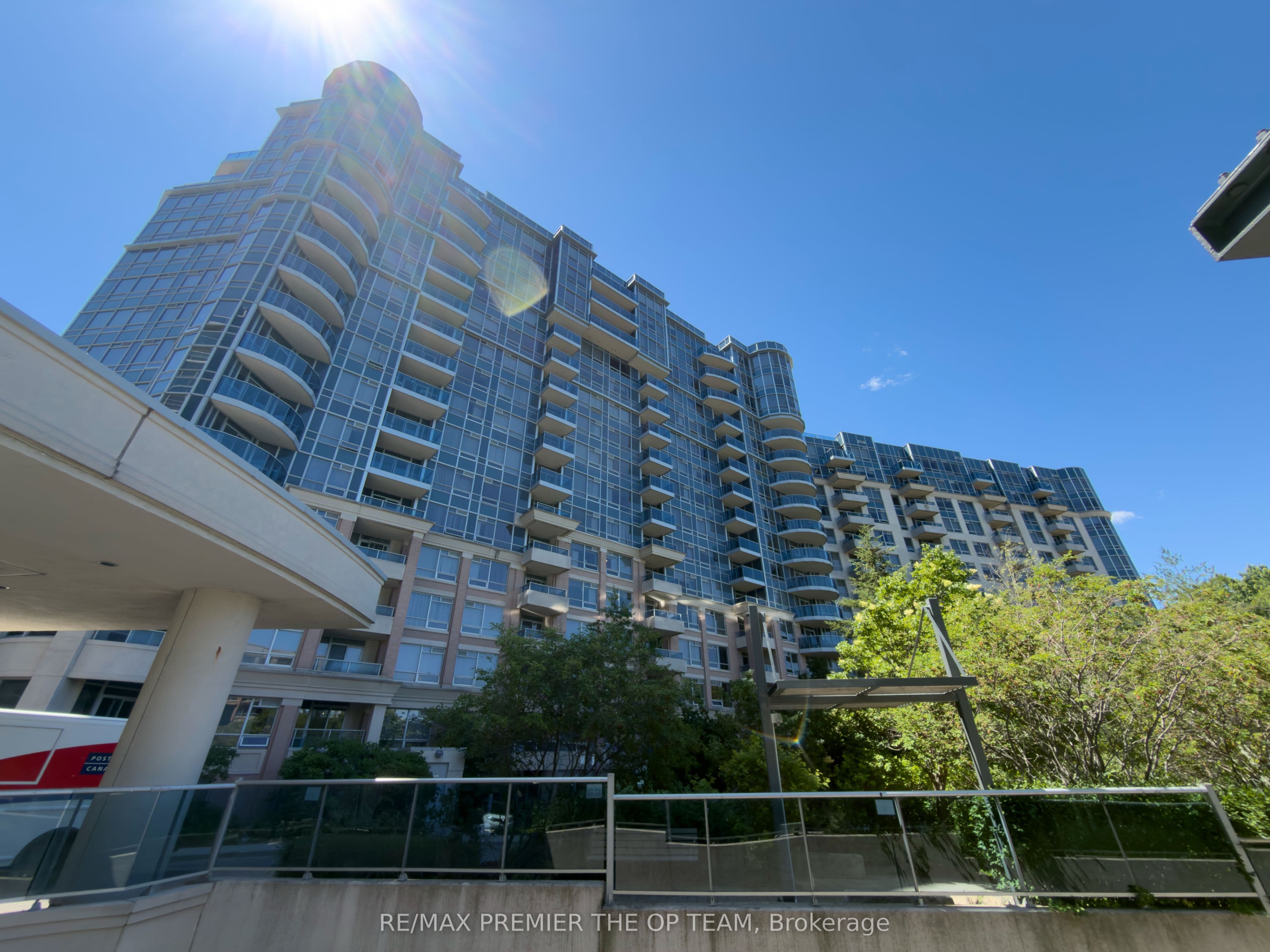 23 Cox Boulevard 1077, Markham, ON L3R 7Z9