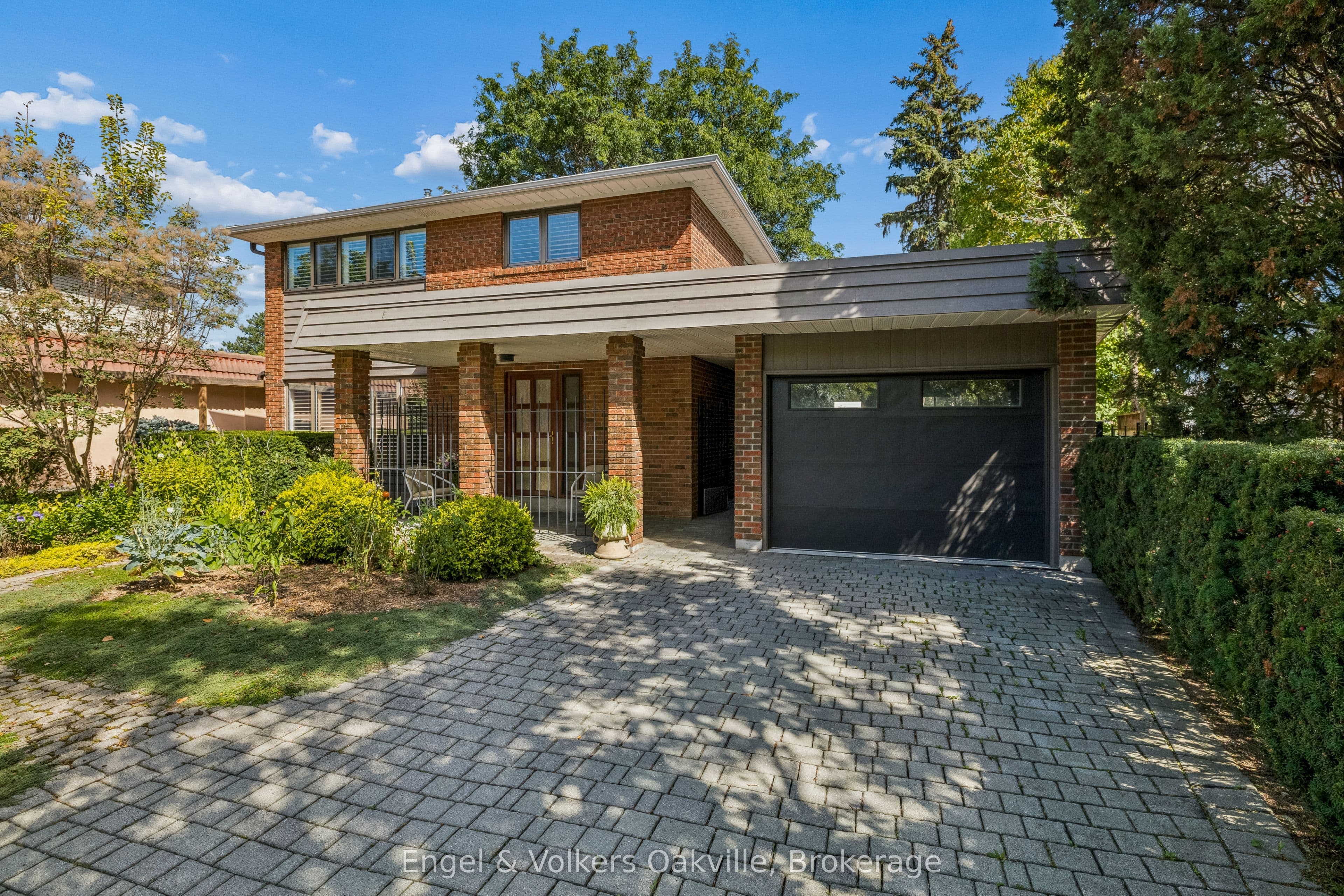 1170 Conyers Crescent, Mississauga, ON L5C 1K1