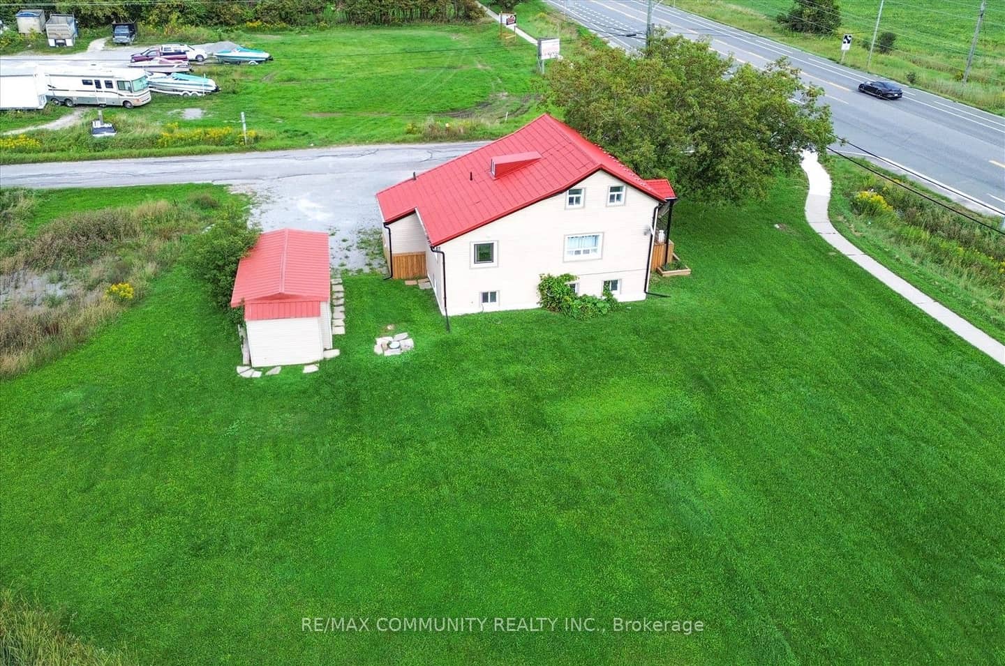 6 Sunkist Road, Georgina, ON L0E 1N0