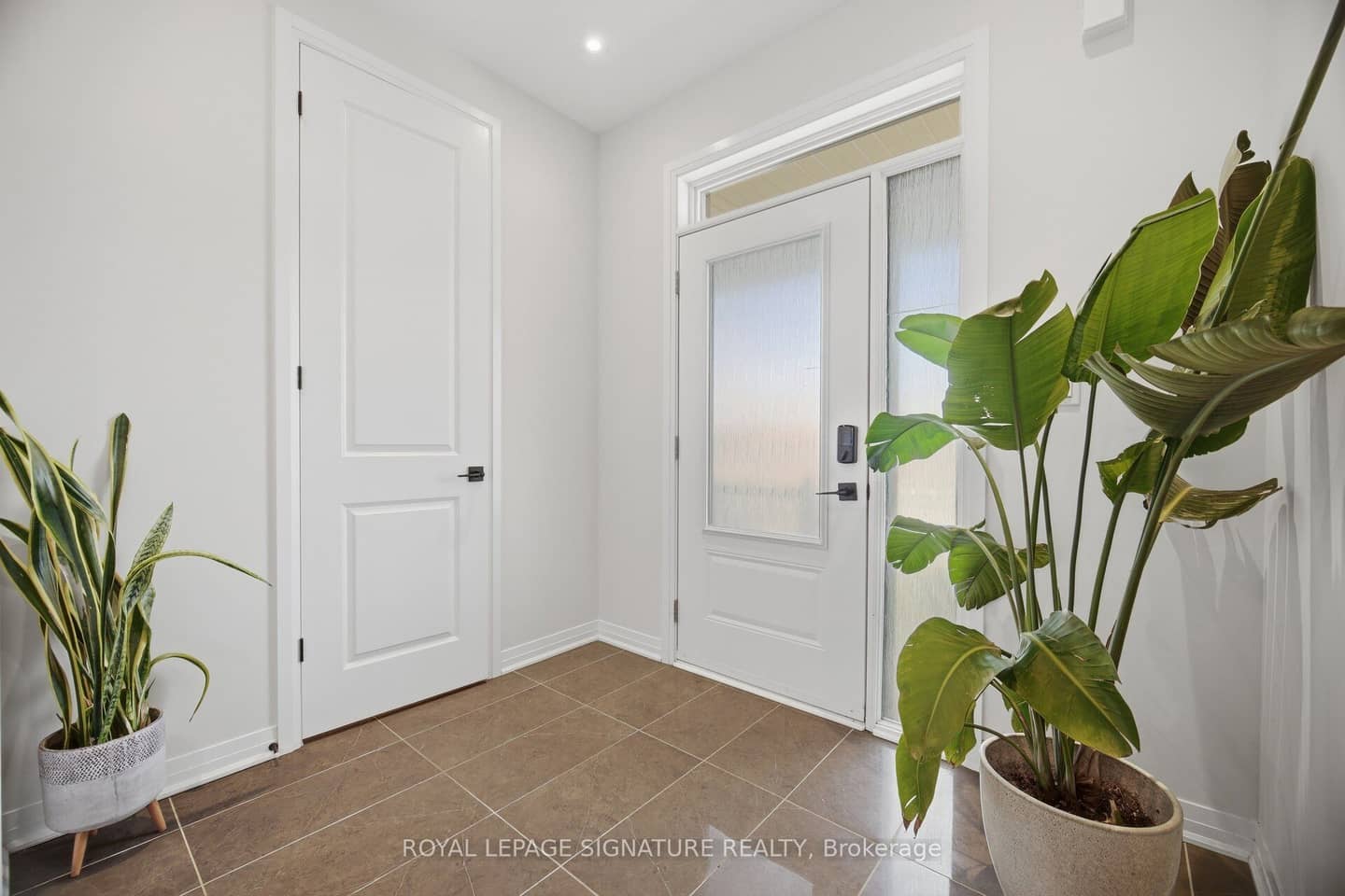 94 Settlers Road E, Oakville, ON L6H 7W5
